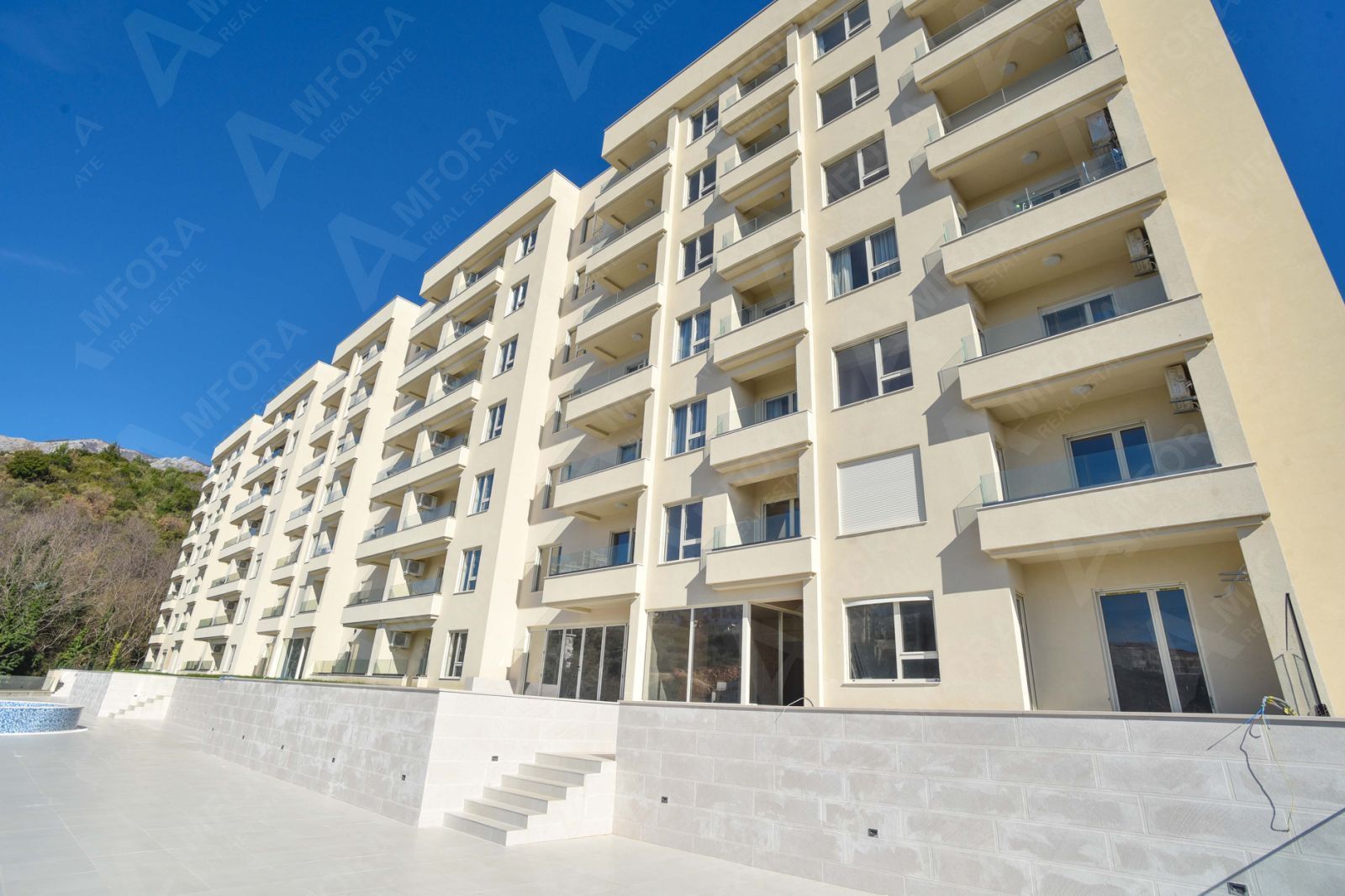 amforaproperty.com/Studio apartman u kompleksu sa bazenom i teretanom u Becicima (NA DUZI PERIOD OD 01.10)