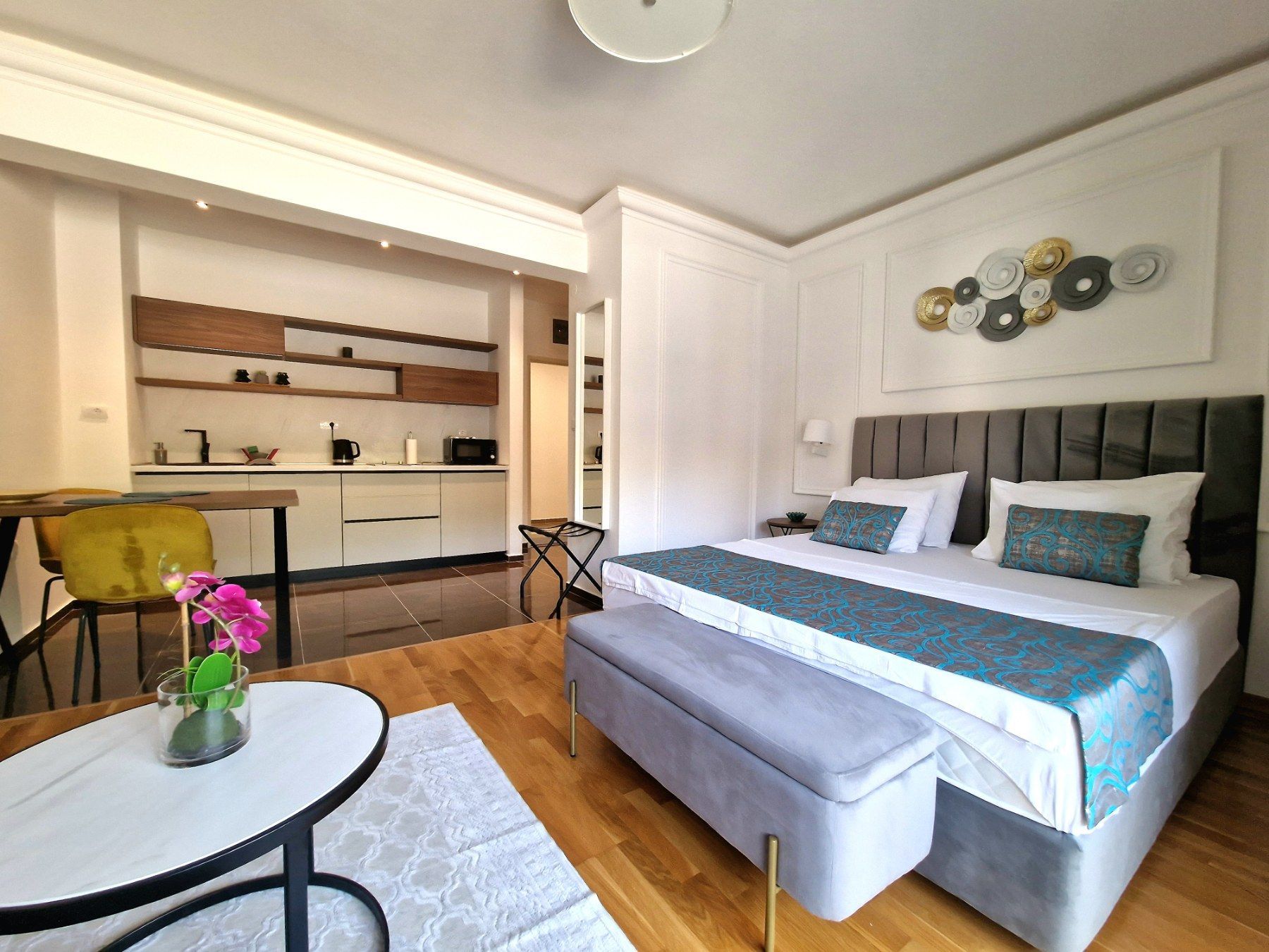 amforaproperty.com/Studio apartman u kompleksu sa bazenom i teretanom u Becicima (NA DUZI PERIOD OD 01.10)