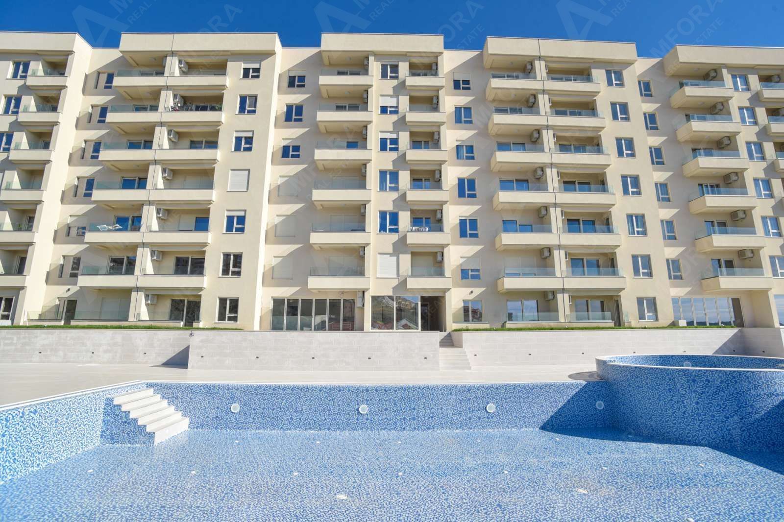 amforaproperty.com/Studio apartman u kompleksu sa bazenom i teretanom u Becicima (NA DUZI PERIOD OD 01.10)