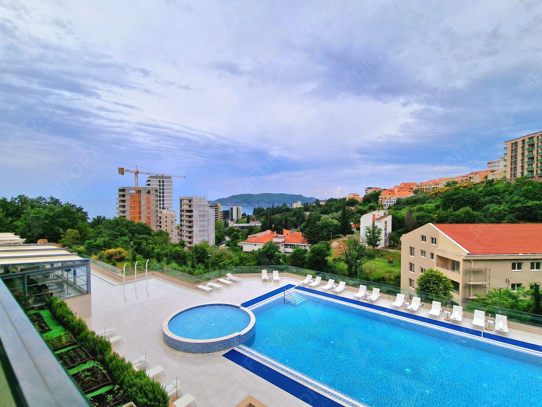 amforaproperty.com/Studio apartman u kompleksu sa bazenom i teretanom u Becicima (NA DUZI PERIOD OD 01.10)