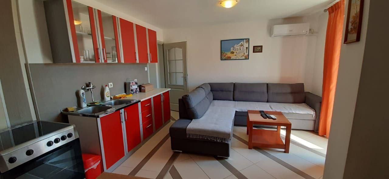 amforaproperty.com/Jednosoban kod nove Osnove Skole u Budvi. (NA DUZI PERIOD)