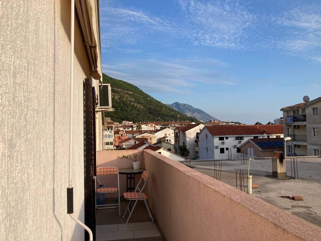 amforaproperty.com/Jednosoban kod nove Osnove Skole u Budvi. (NA DUZI PERIOD)