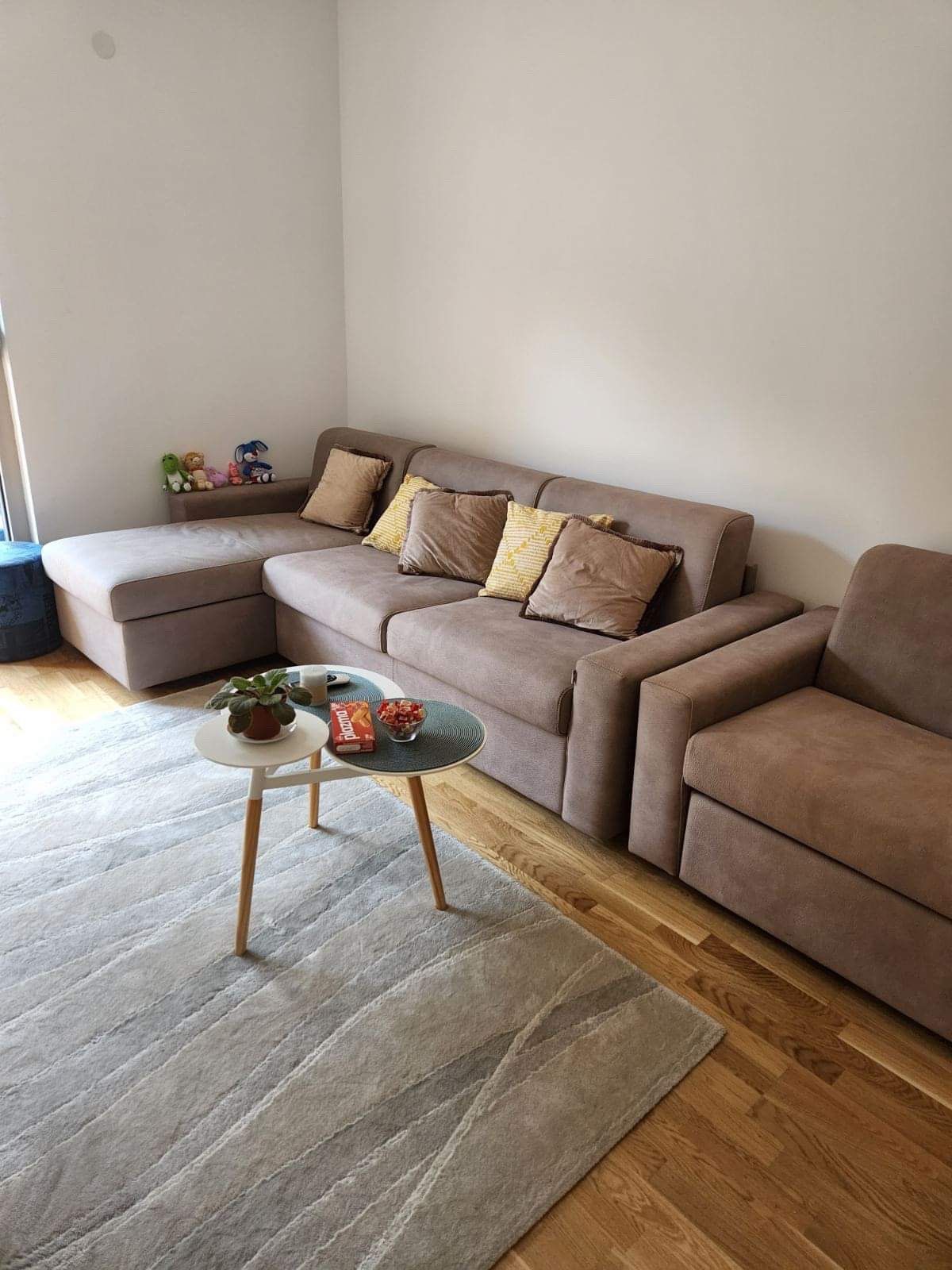 amforaproperty.com/Garsonjera na atraktivnoj lokaciji u Becicima (NA DUZI PERIOD)