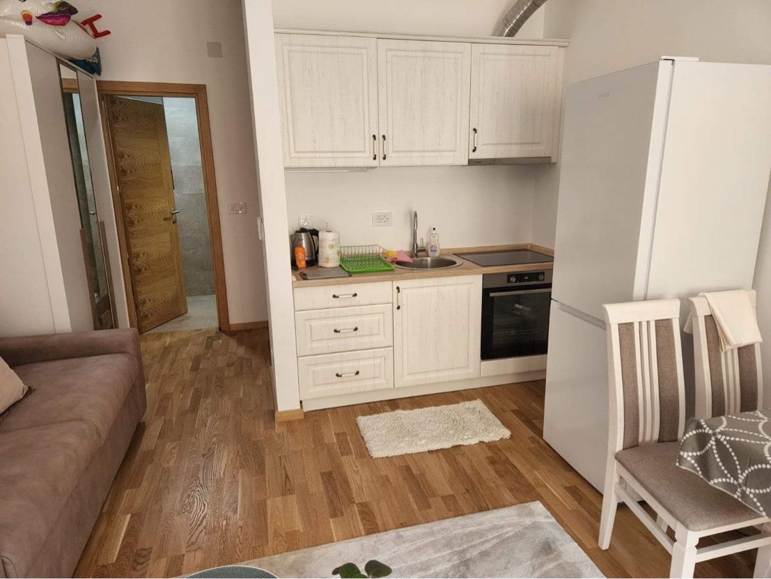 amforaproperty.com/Garsonjera na atraktivnoj lokaciji u Becicima (NA DUZI PERIOD)