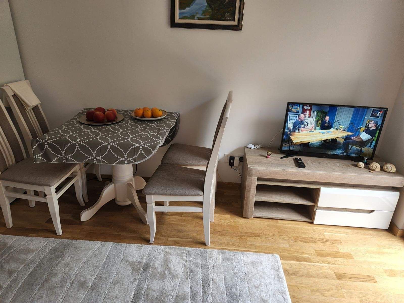 amforaproperty.com/Garsonjera na atraktivnoj lokaciji u Becicima (NA DUZI PERIOD)