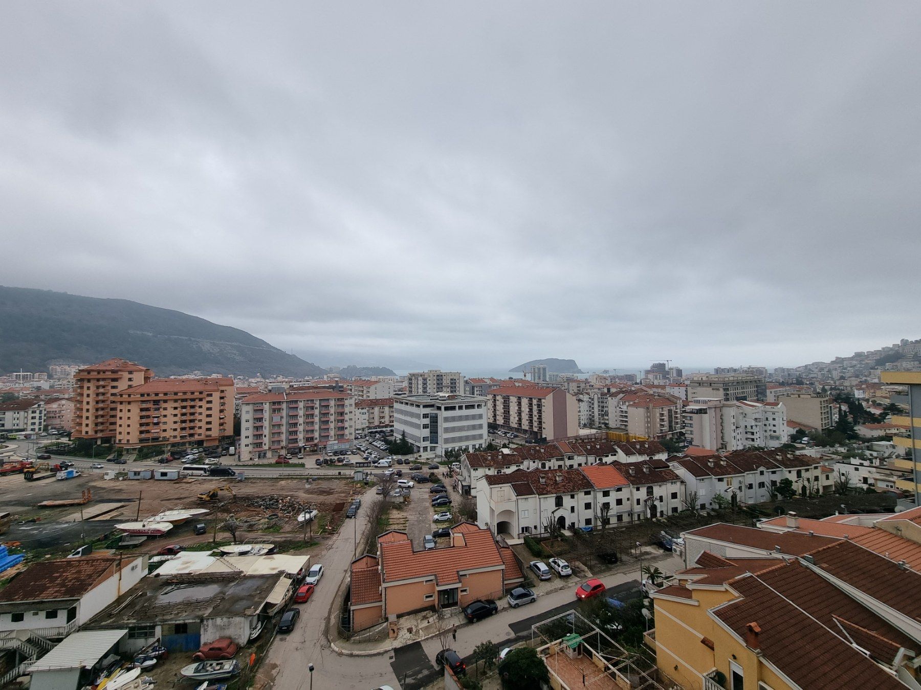 amforaproperty.com/Jednosoban stan sa prelepim pogledom na more i grad,Budva-Dubovica (NA DUZI VREMENSKI PERIOD)