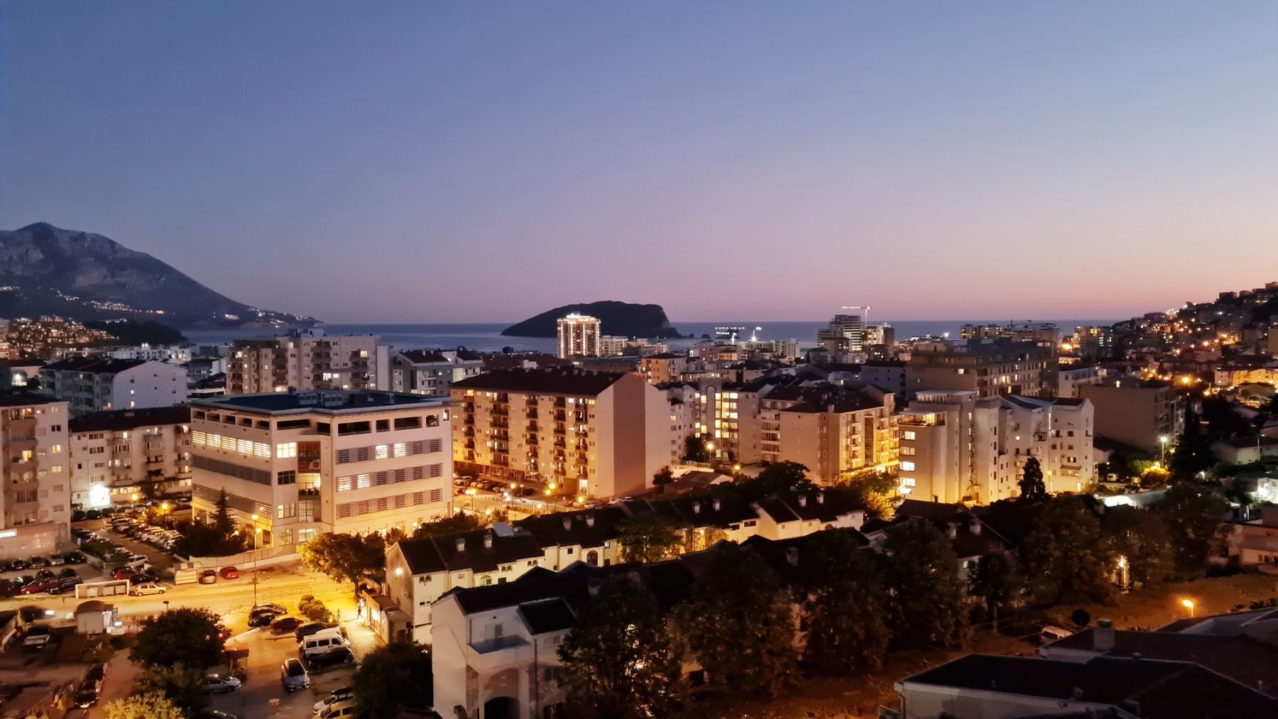 amforaproperty.com/Jednosoban stan sa prelepim pogledom na more i grad,Budva-Dubovica (NA DUZI VREMENSKI PERIOD)