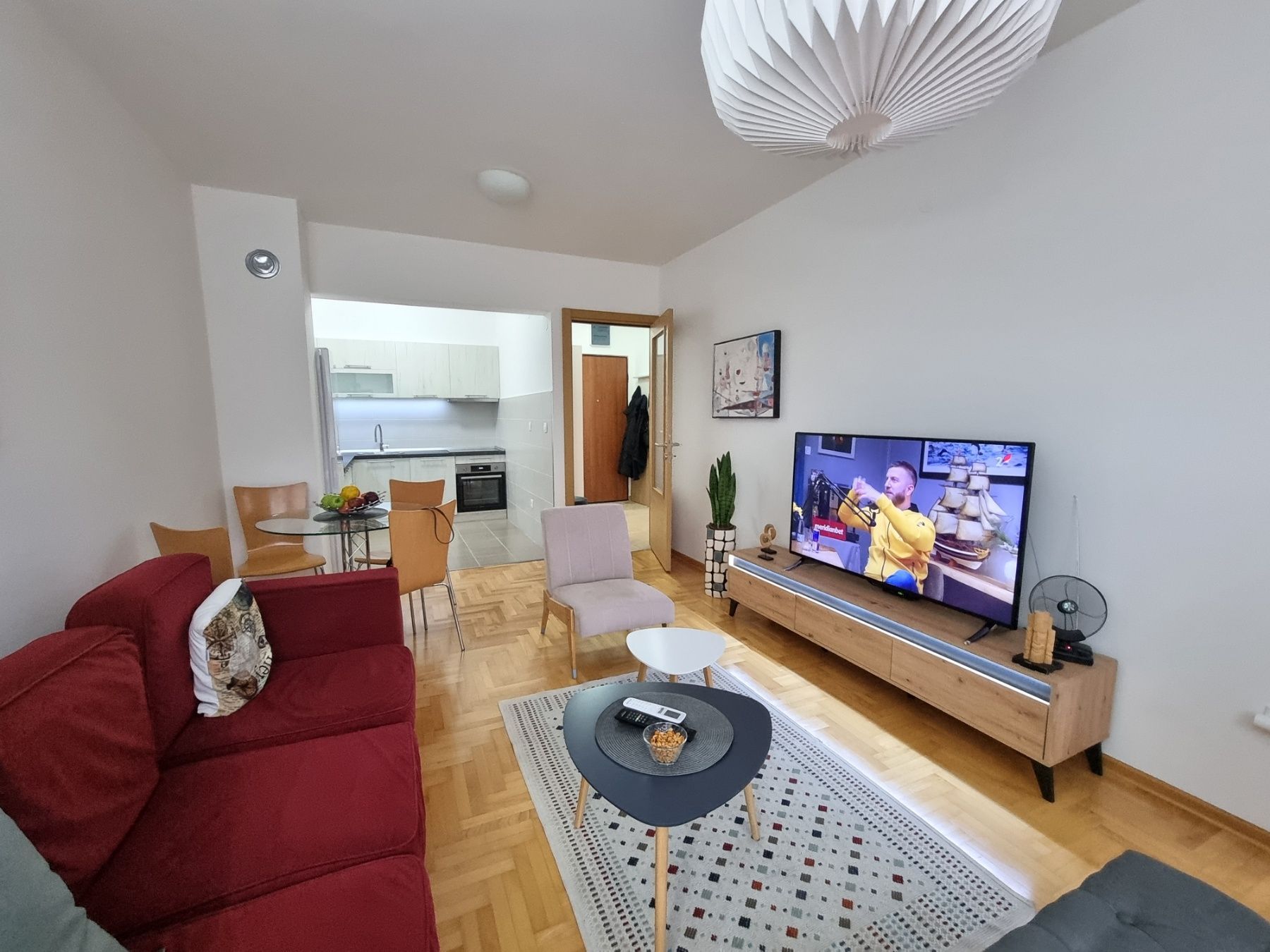 amforaproperty.com/Jednosoban stan sa prelepim pogledom na more i grad,Budva-Dubovica (NA DUZI VREMENSKI PERIOD)