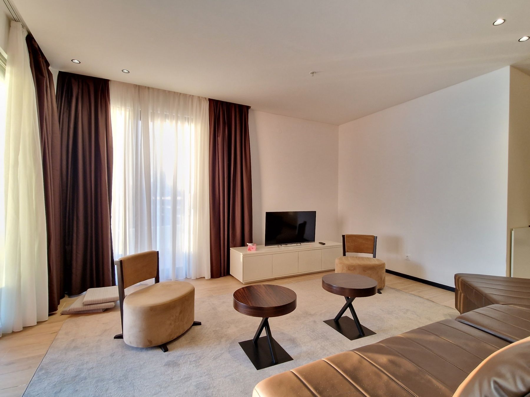 amforaproperty.com/Dvosoban stan 120m2 sa panoramskim pogledom, na prvoj liniji mora,Rafailovici. (NA PERIOD DO 01.06.2023)  GARAZNO MESTO I RAČUNI UKLJUČENI U CENU!!