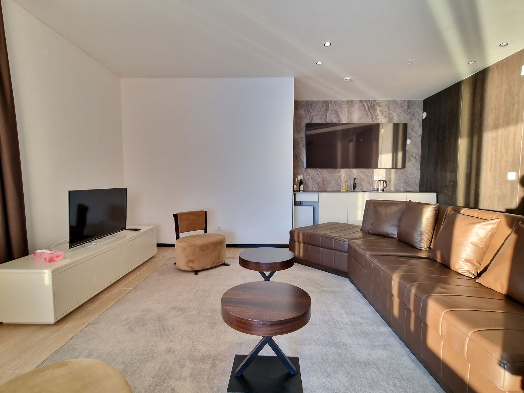 amforaproperty.com/Dvosoban stan 120m2 sa panoramskim pogledom, na prvoj liniji mora,Rafailovici. (NA PERIOD DO 01.06.2023)  GARAZNO MESTO I RAČUNI UKLJUČENI U CENU!!