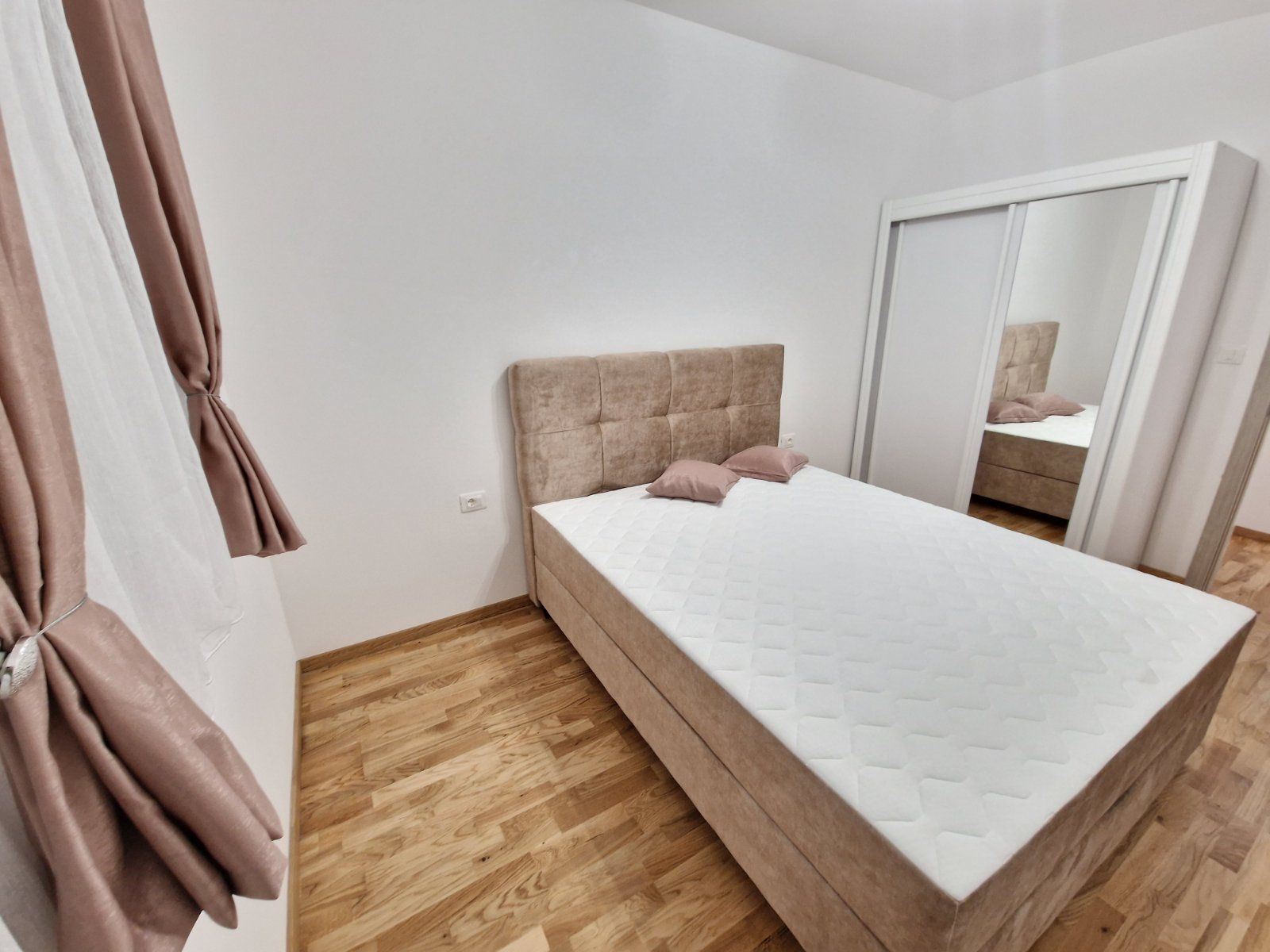 amforaproperty.com/Nov moderno opremljen jednosoban stan 46m2 u novoj stambenoj zgradi sa pogledom na more,Becici  (NA DUZI PERIOD)