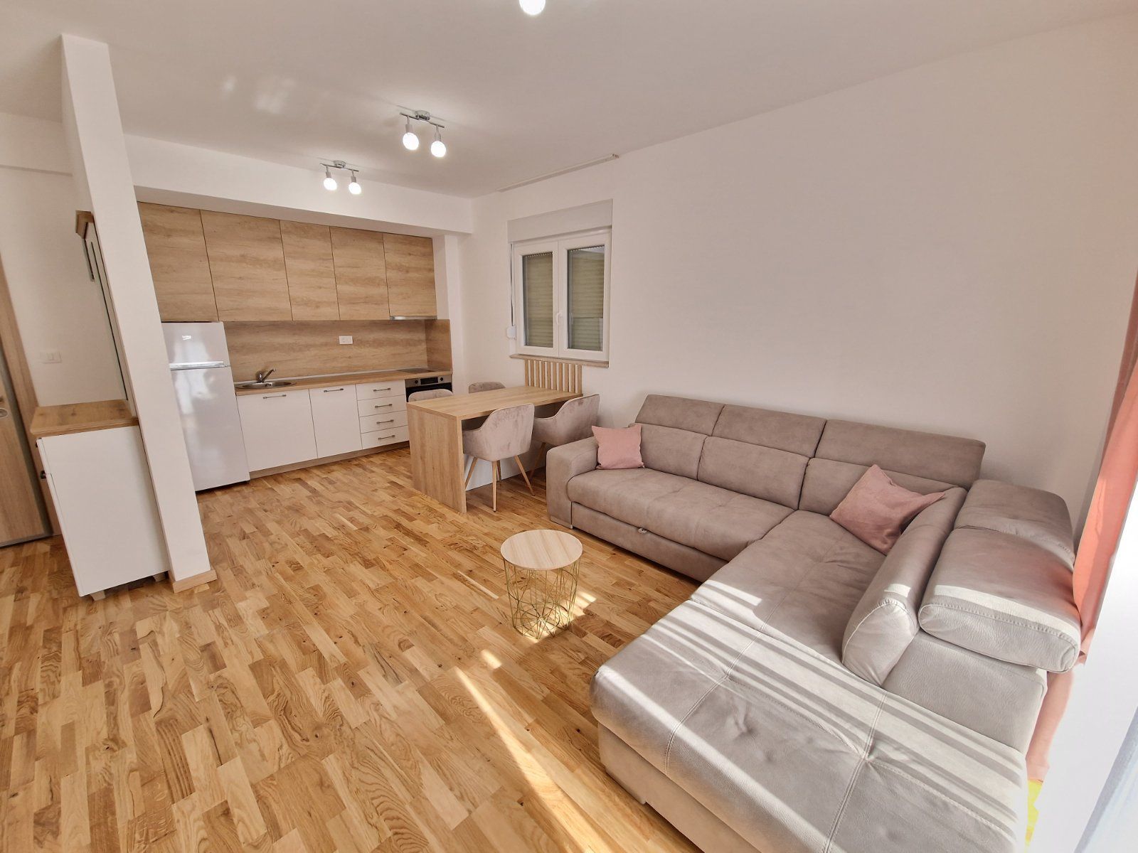 amforaproperty.com/Nov moderno opremljen jednosoban stan 46m2 u novoj stambenoj zgradi sa pogledom na more,Becici  (NA DUZI PERIOD)