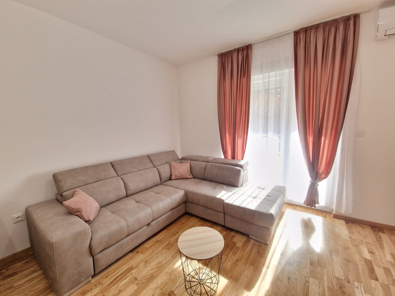 amforaproperty.com/Nov moderno opremljen jednosoban stan 46m2 u novoj stambenoj zgradi sa pogledom na more,Becici  (NA DUZI PERIOD)
