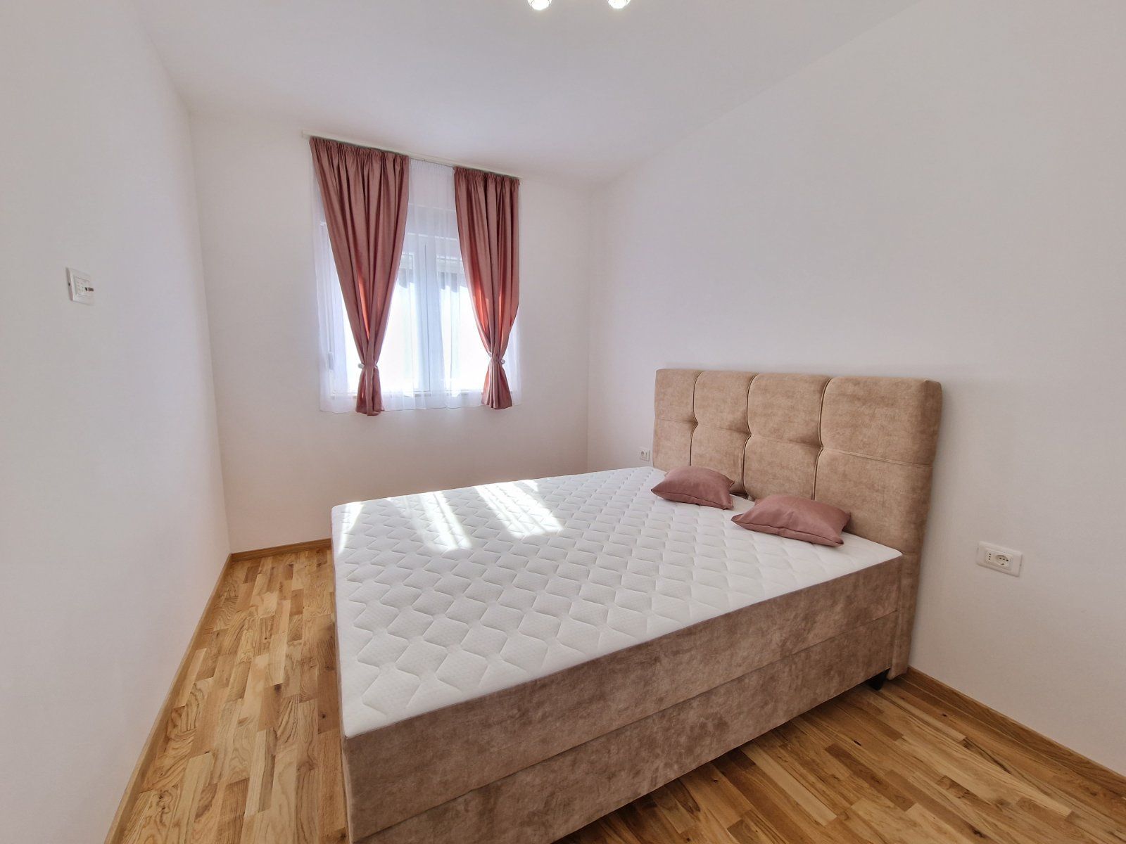 amforaproperty.com/Nov moderno opremljen jednosoban stan 46m2 u novoj stambenoj zgradi sa pogledom na more,Becici  (NA DUZI PERIOD)
