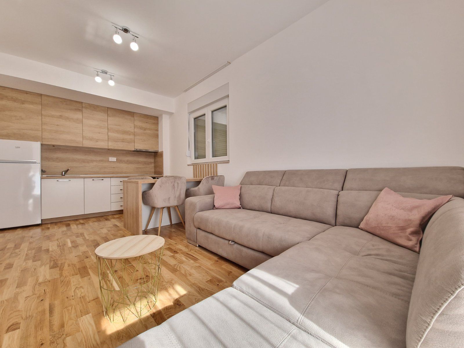 amforaproperty.com/Nov moderno opremljen jednosoban stan 46m2 u novoj stambenoj zgradi sa pogledom na more,Becici  (NA DUZI PERIOD)