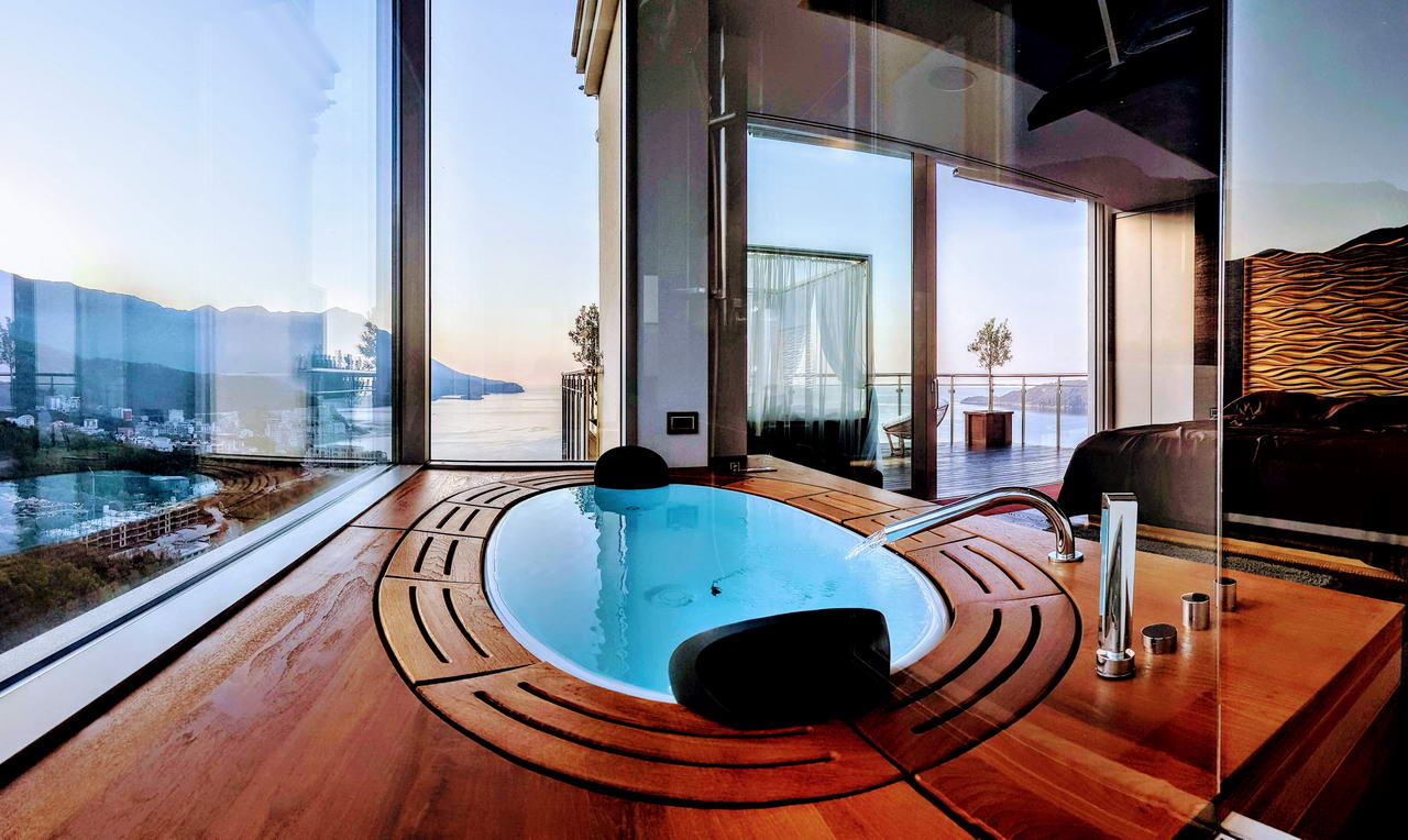 amforaproperty.com/Ekstra luksuzan penthouse sa krovnom terasom i panoramskim pogledom na more,Bečici