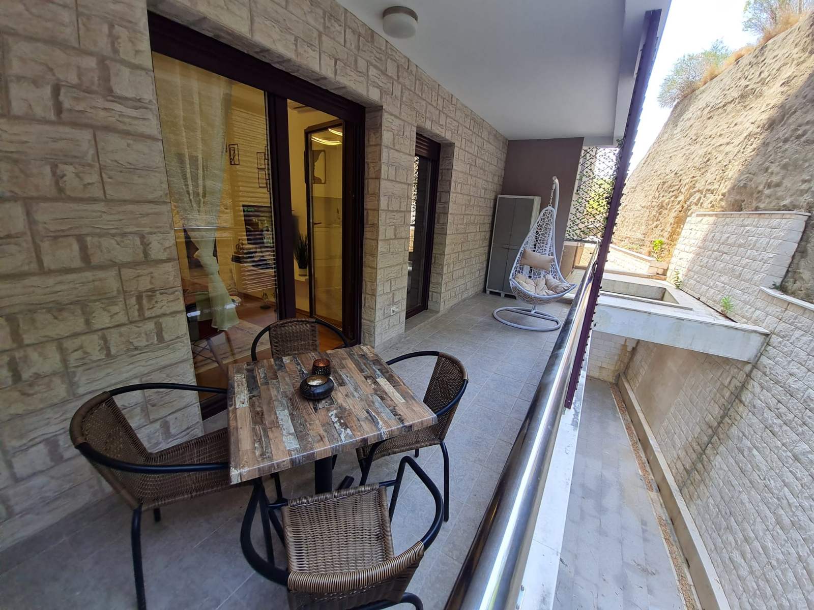 amforaproperty.com/ Nov jednosoban stan 47m2 za rentiranje do  ljetne sezone. Anatolia, Bečići 