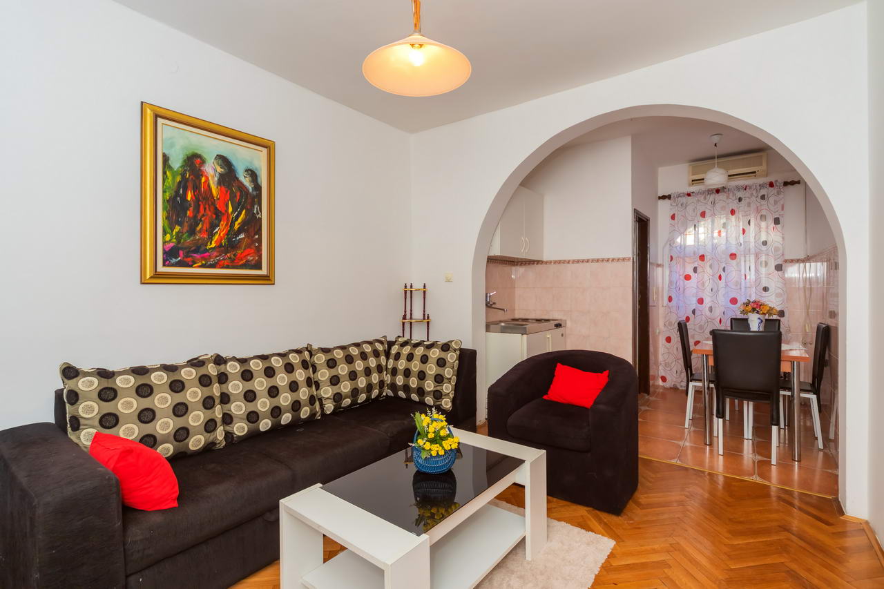 amforaproperty.com/Dvosoban stan 55m2 za rentiranje do ljetne sezone. Babilonija