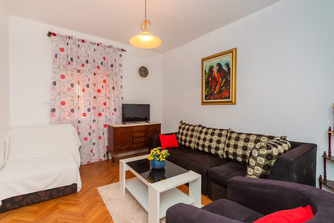 amforaproperty.com/Dvosoban stan 55m2 za rentiranje do ljetne sezone. Babilonija