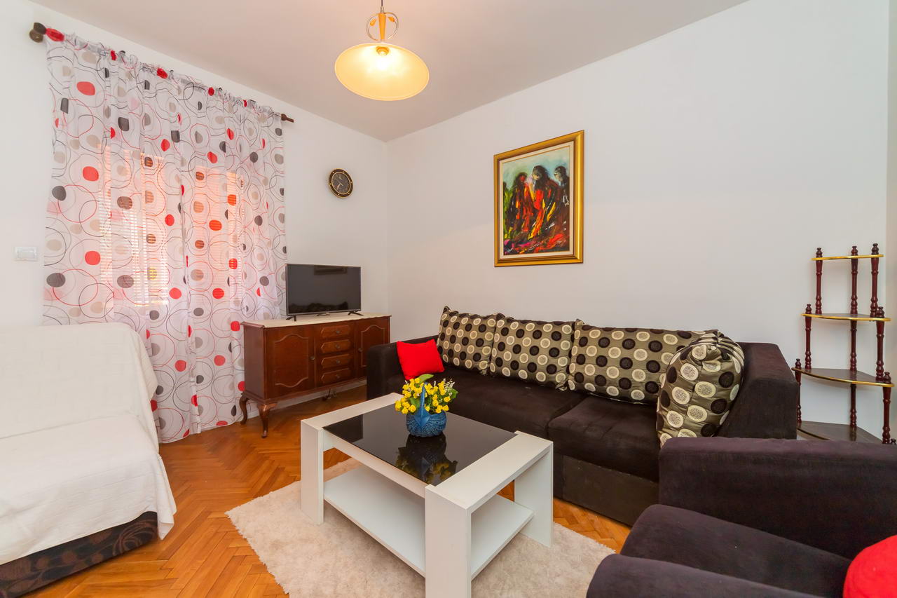 amforaproperty.com/Dvosoban stan 55m2 za rentiranje do ljetne sezone. Babilonija