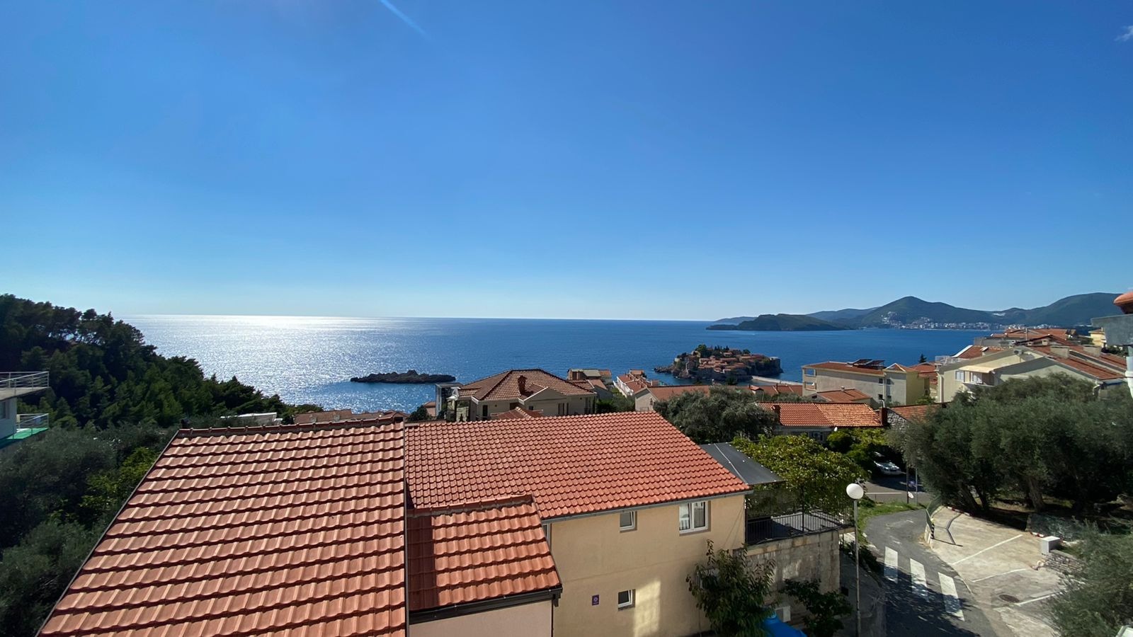 amforaproperty.com/Jednosoban stan 45m2 sa prelijepim pogledom na more i Sveti Stefan