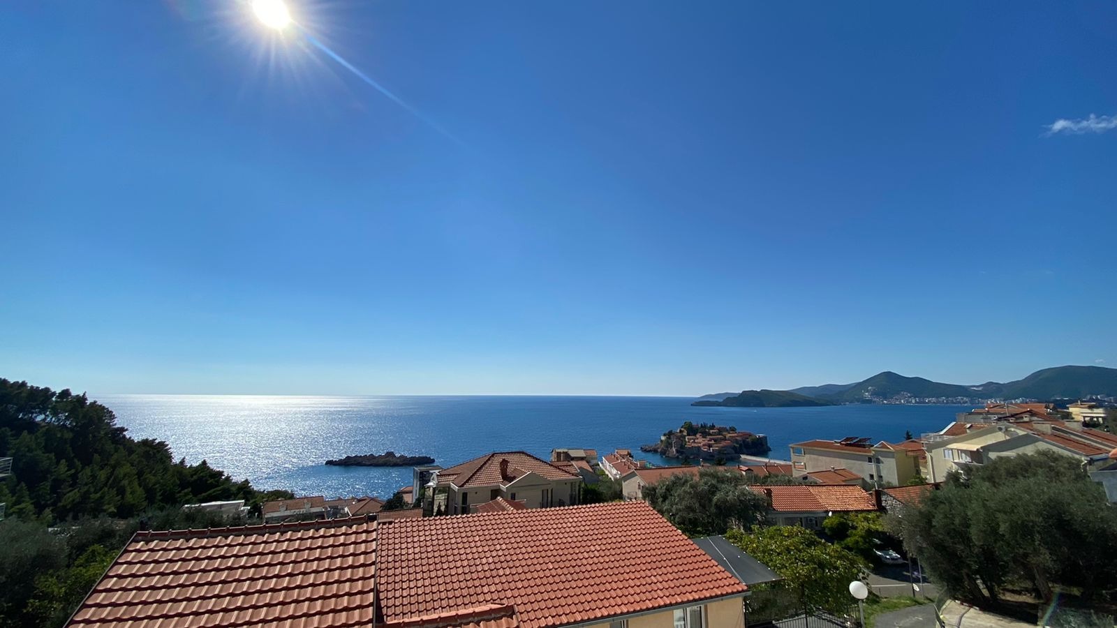 amforaproperty.com/Jednosoban stan 45m2 sa prelijepim pogledom na more i Sveti Stefan