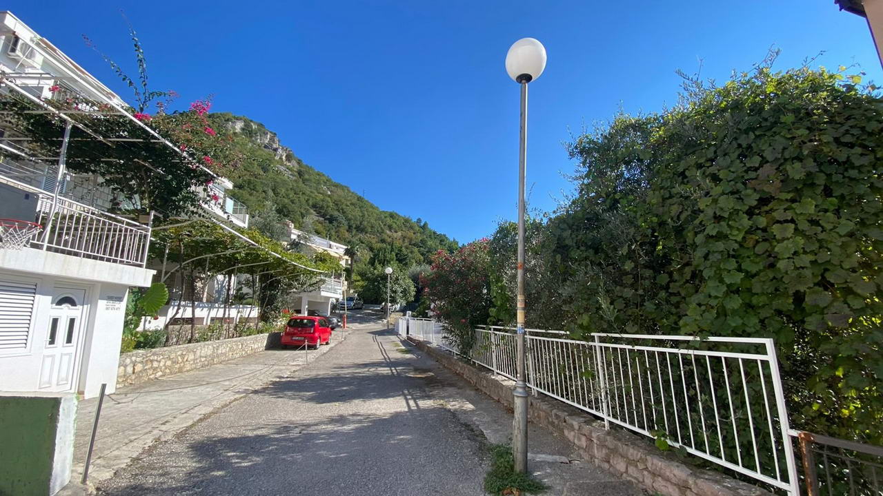 amforaproperty.com/Jednosoban stan 45m2 sa prelijepim pogledom na more i Sveti Stefan