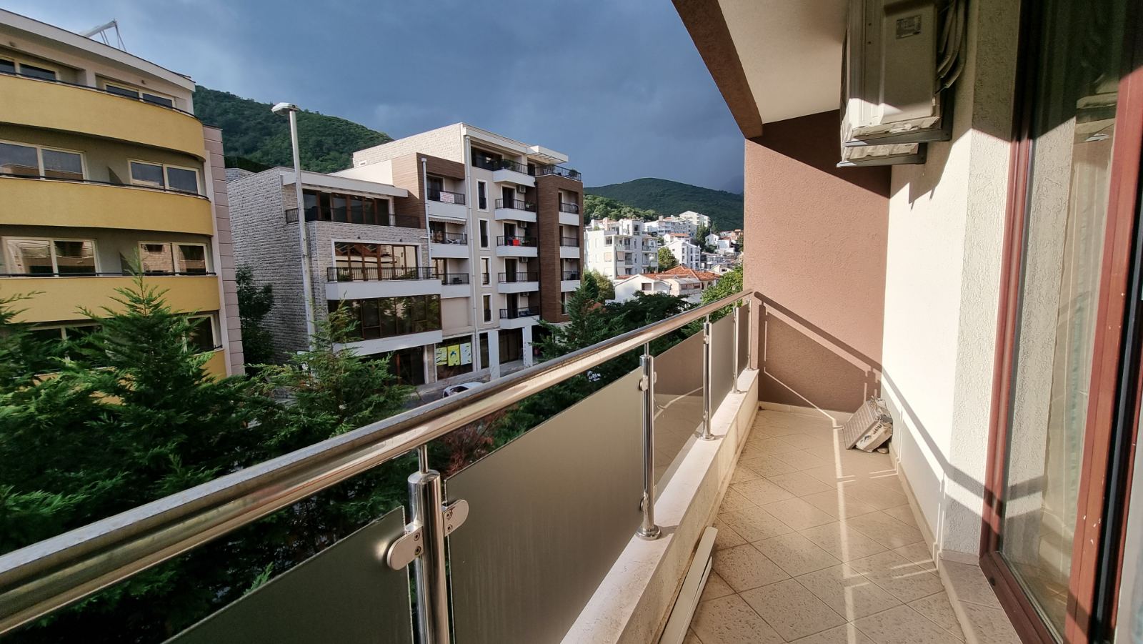 amforaproperty.com/DVOSOBAN NAMJEŠTEN STAN 48M2, CENTAR BUDVE, GOSPOŠTINA