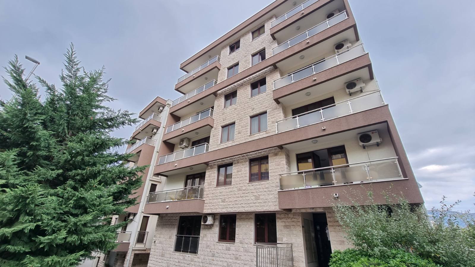 amforaproperty.com/DVOSOBAN NAMJEŠTEN STAN 48M2, CENTAR BUDVE, GOSPOŠTINA