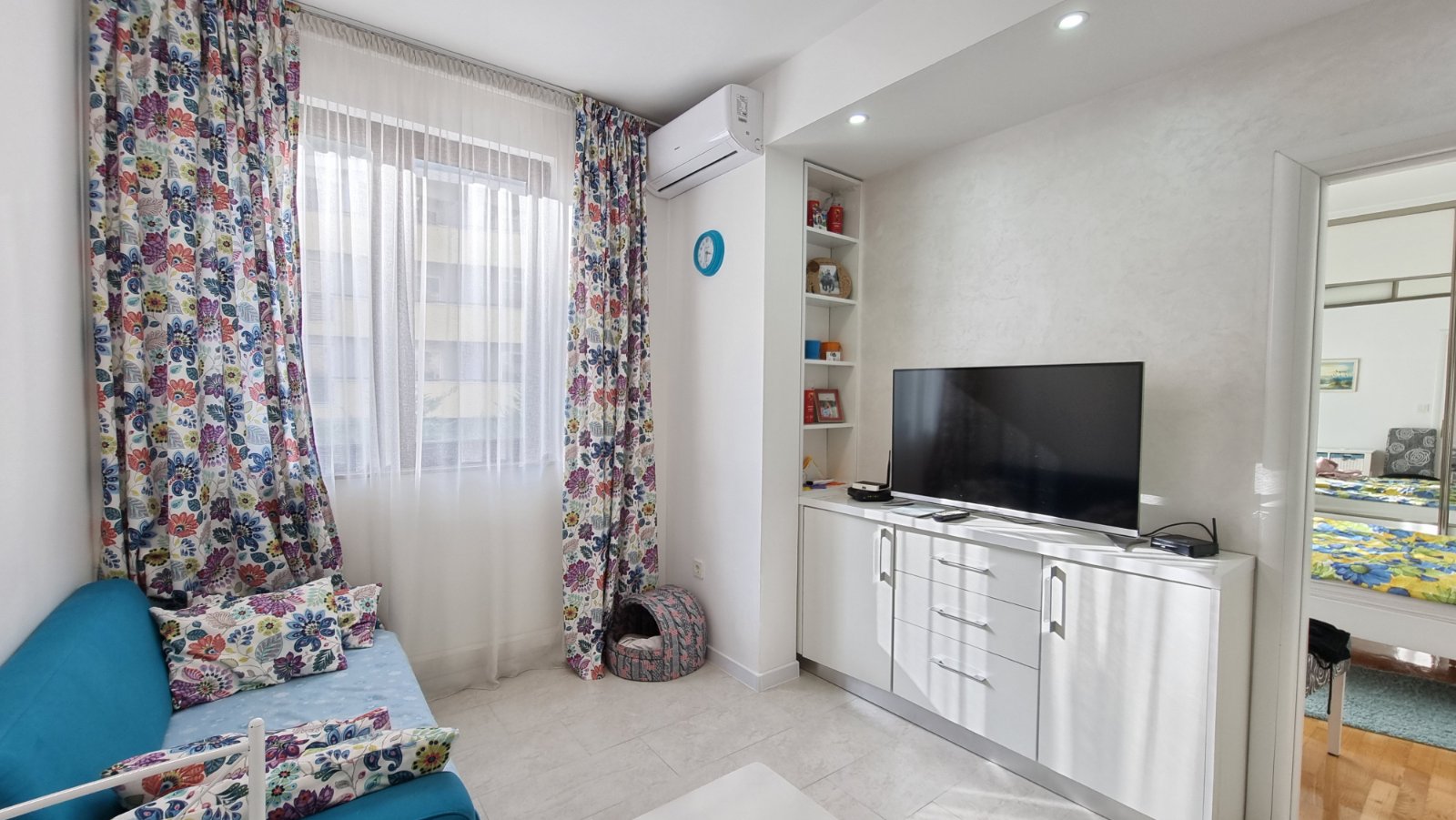 amforaproperty.com/DVOSOBAN NAMJEŠTEN STAN 48M2, CENTAR BUDVE, GOSPOŠTINA