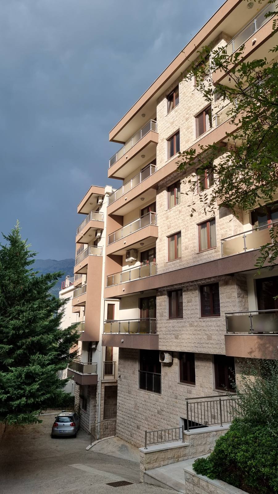 amforaproperty.com/DVOSOBAN NAMJEŠTEN STAN 48M2, CENTAR BUDVE, GOSPOŠTINA