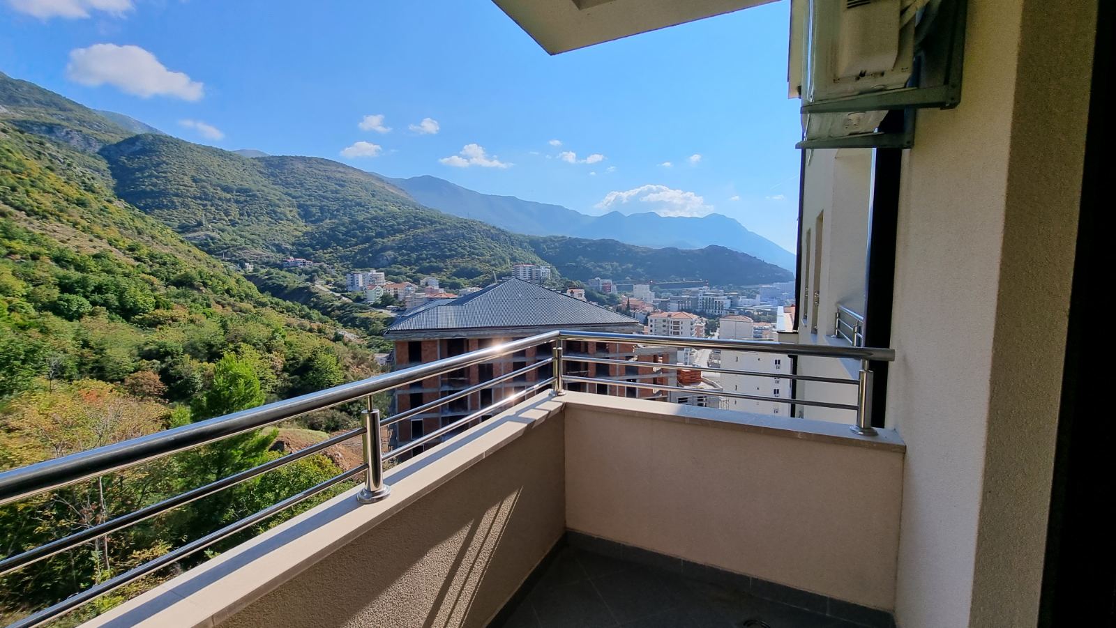 amforaproperty.com/Jednosoban stan 42m2 u zgradi  AKACIA Bečići