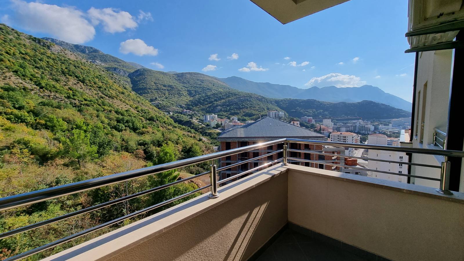 amforaproperty.com/Jednosoban stan 42m2 u zgradi  AKACIA Bečići