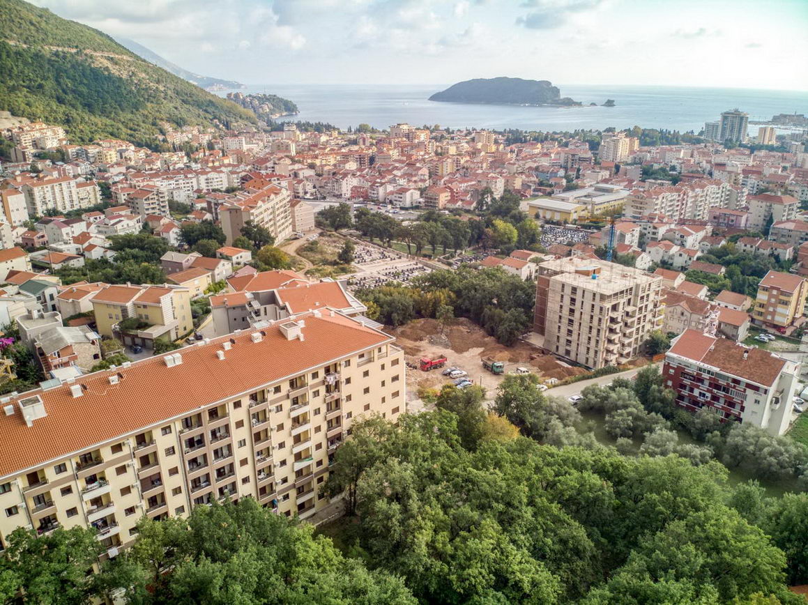 amforaproperty.com/Trosoban stan 88m2 sa pogledom na more. Lazi-Budva