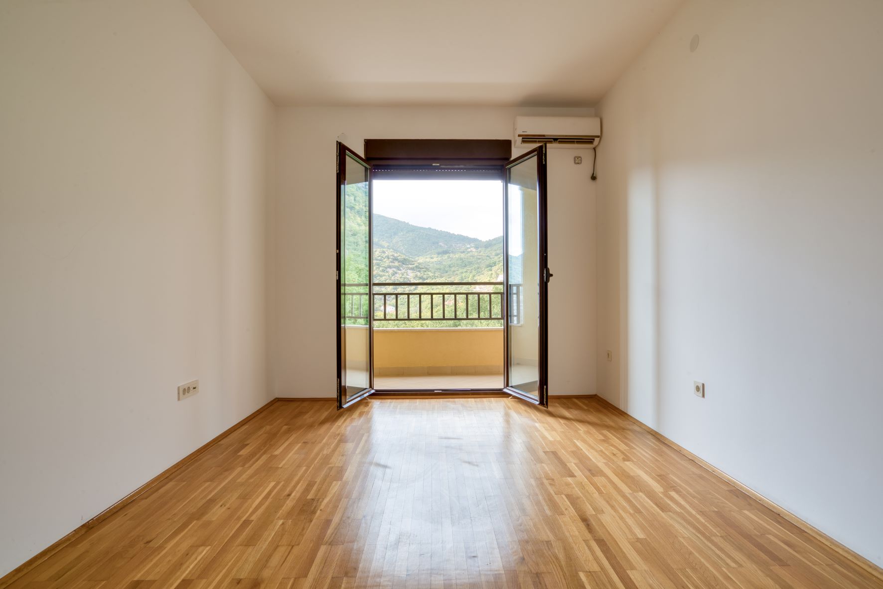 amforaproperty.com/Trosoban stan 88m2 sa pogledom na more. Lazi-Budva