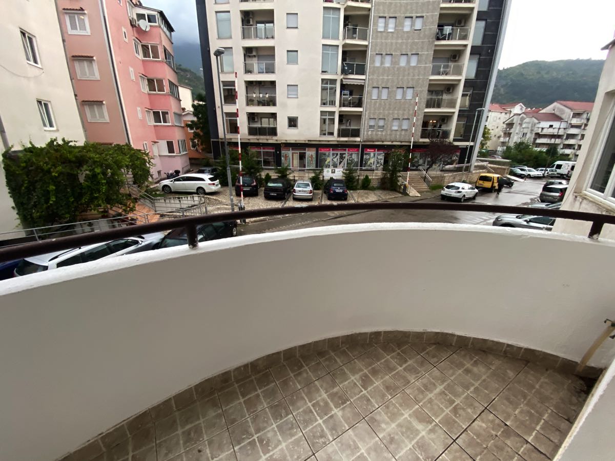 amforaproperty.com/HITNA PRODAJA DVOSOBAN STAN U NASELJU ROZINO BUDVA - 49m2 57 000  eura