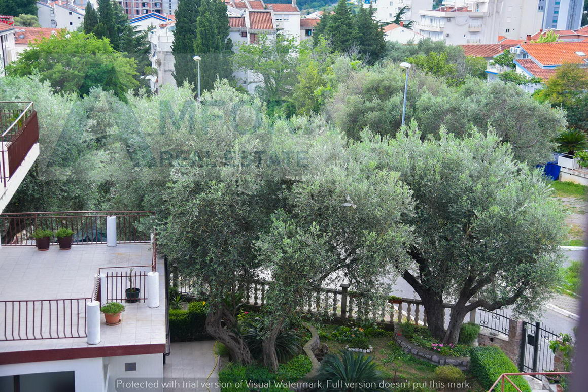 Izdaje se jednosoban stan preko cele godine, Bečići - Amfora Real Estate