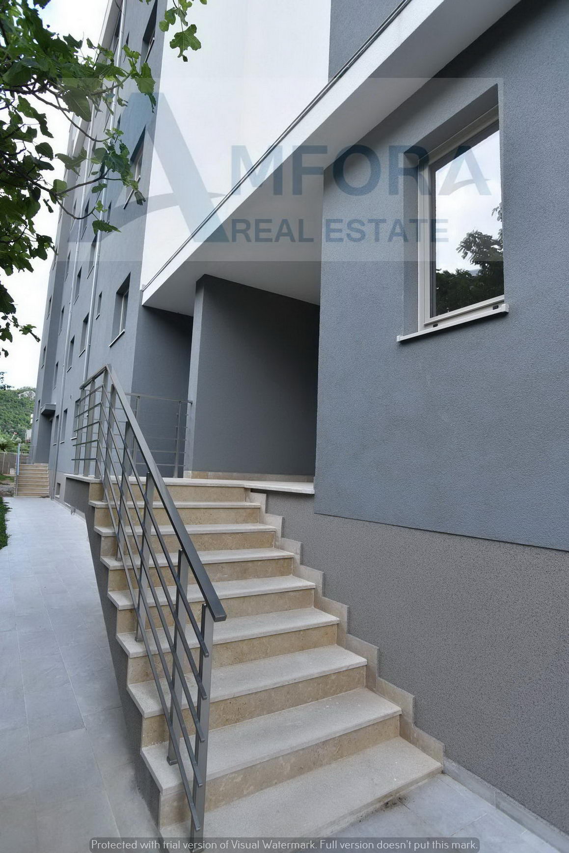 Izdaje se jednosoban stan preko cele godine, Bečići - Amfora Real Estate