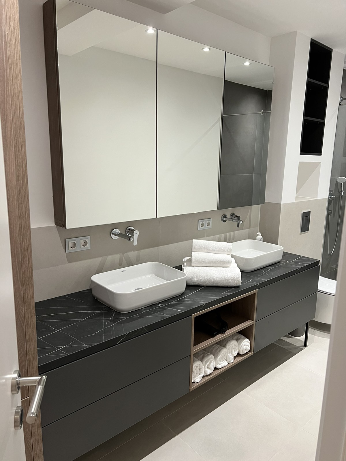 amforaproperty.com/Na prodaju penthouse sa prelijepim pogledom na more, Ivanovici , Budva