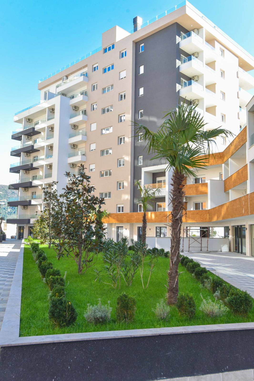 POSLOVNI PROSTOR 18 M2 U KOMPLEKSU THE OLD BAKERY, BUDVA - Amfora Real Estate