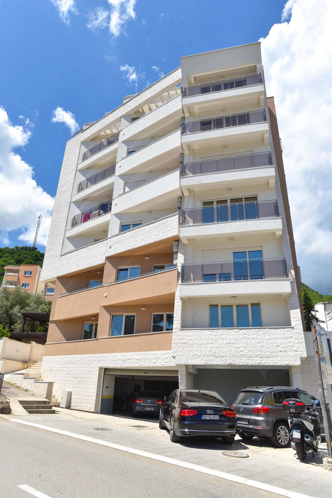  DELUKS STUDIO 011. BEČIČI izdavanje mesečno do 01.06.2022 sa uključenim računima - Amfora Real Estate