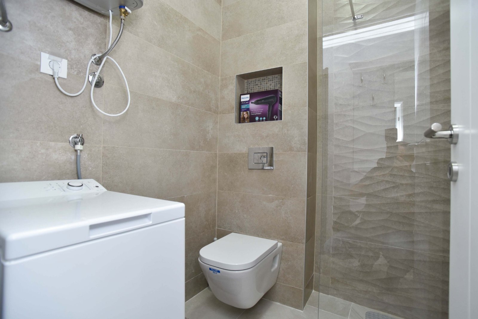  DELUKS STUDIO 011. BEČIČI izdavanje mesečno do 01.06.2022 sa uključenim računima - Amfora Real Estate