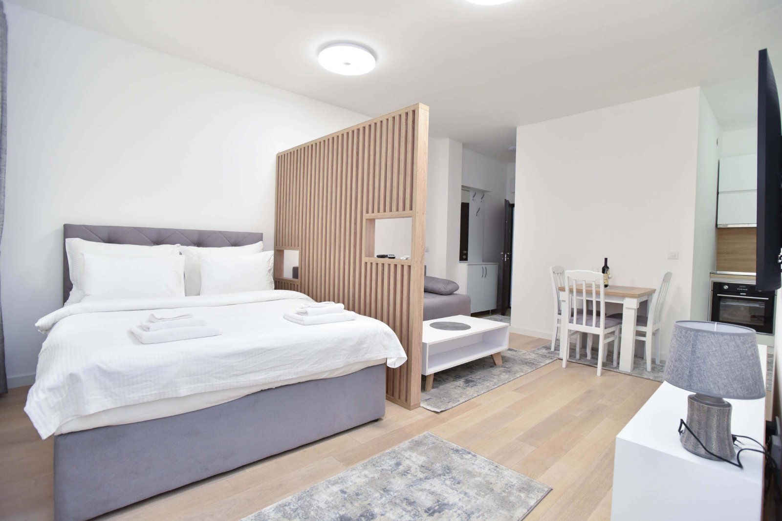  DELUKS STUDIO 011. BEČIČI izdavanje mesečno do 01.06.2022 sa uključenim računima - Amfora Real Estate