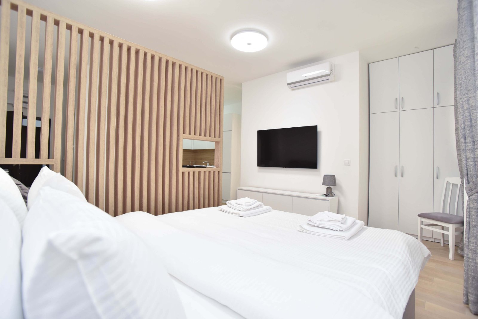  DELUKS STUDIO 011. BEČIČI izdavanje mesečno do 01.06.2022 sa uključenim računima - Amfora Real Estate