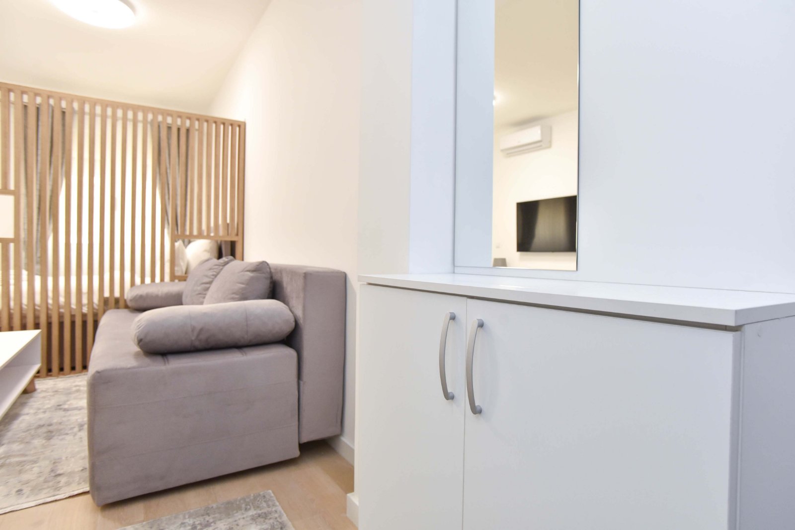  DELUKS STUDIO 011. BEČIČI izdavanje mesečno do 01.06.2022 sa uključenim računima - Amfora Real Estate