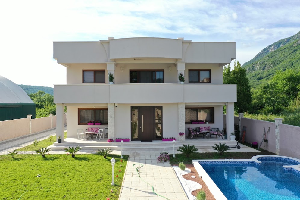 amforaproperty.com/Vila sa bazenom. Lastva Grbaljska, Budva