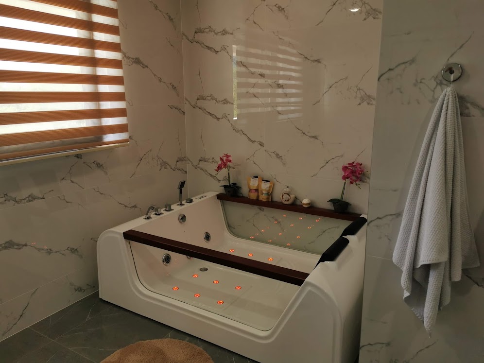amforaproperty.com/Vila sa bazenom. Lastva Grbaljska, Budva