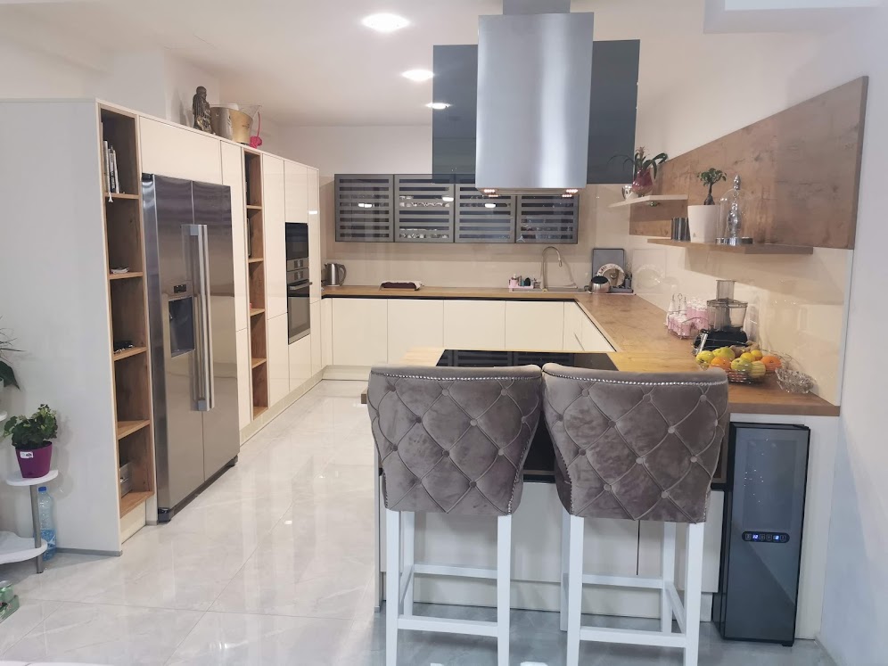 amforaproperty.com/Vila sa bazenom. Lastva Grbaljska, Budva