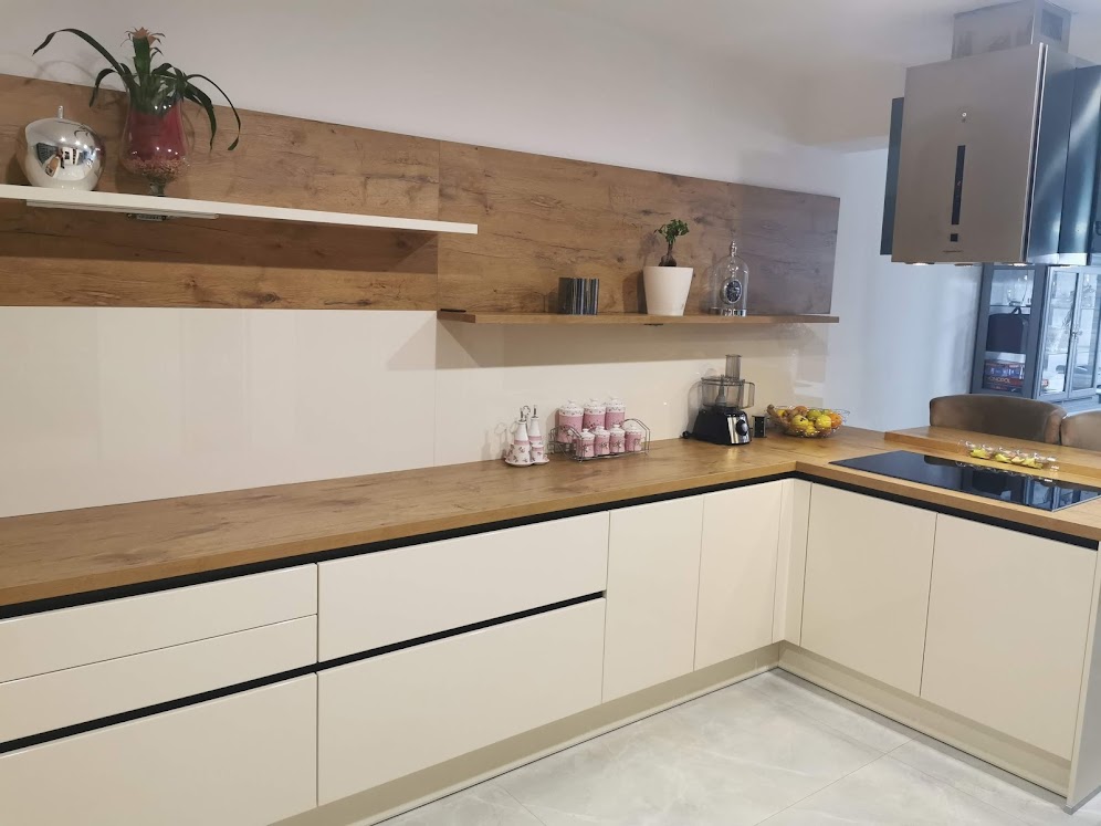 amforaproperty.com/Vila sa bazenom. Lastva Grbaljska, Budva