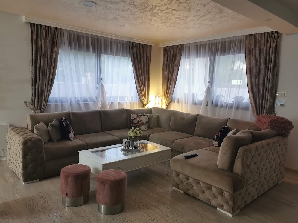 amforaproperty.com/Vila sa bazenom. Lastva Grbaljska, Budva